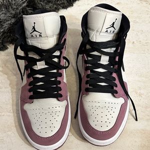 AIR JORDAN 1 MID SE Berry Pink - Women 7.5